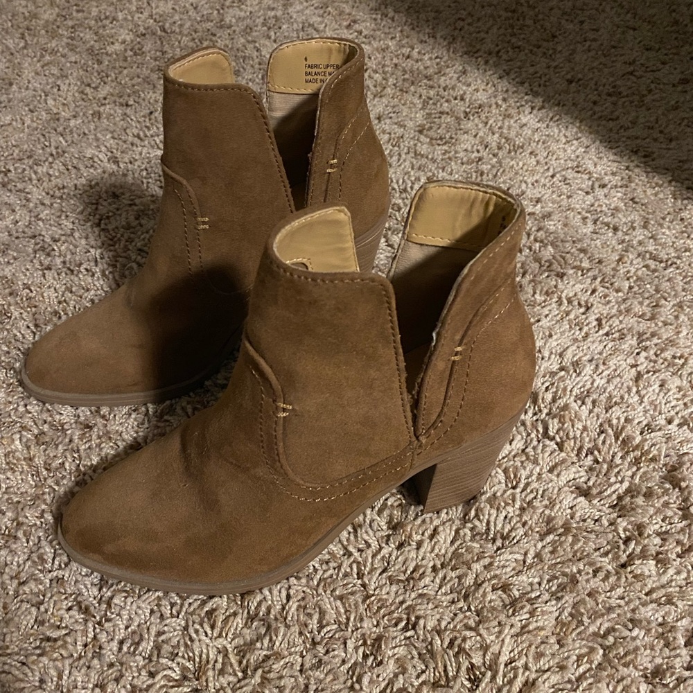 Like new Express shirt suede camel colored boots